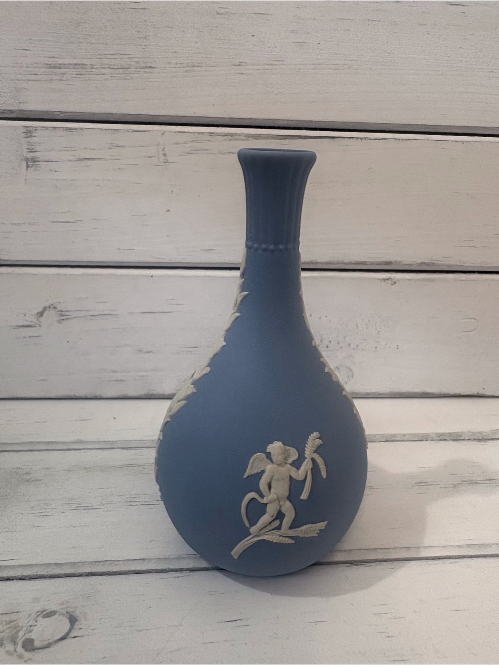 (208)Wedgwood Blue Bud Vase with Cream Relief - Picture 3 of 5